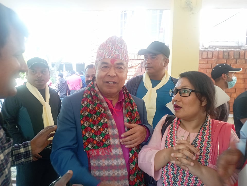 ललितपुरको मेयरमा एमालेका हरिकृष्ण व्यञ्जनकारले दिए उम्मेदवारी 